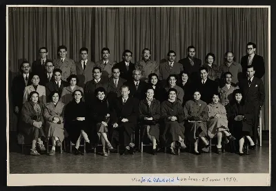 Viaje de estudios a londres. — aprox. 1954 | Chile de Ayer