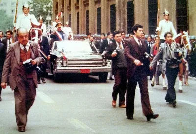 Augusto Pinochet en desfile del noveno aniversario del golpe de Estado, La Moneda — aprox. 1870–1930 | Chile de Ayer