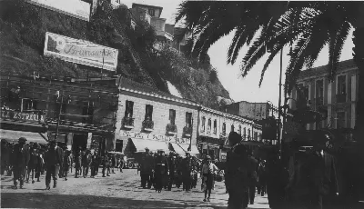 Parada en Valparaíso — aprox. 1890–1930 | Chile de Ayer