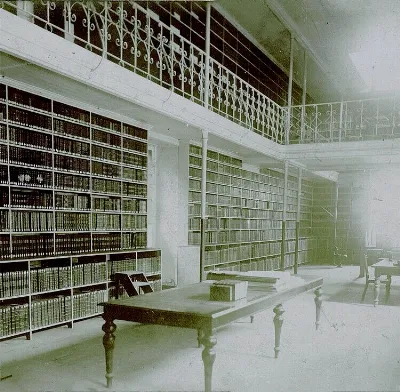 Biblioteca de José Antonio de Rojas en Valparaíso — aprox. 1890–1930 | Chile de Ayer