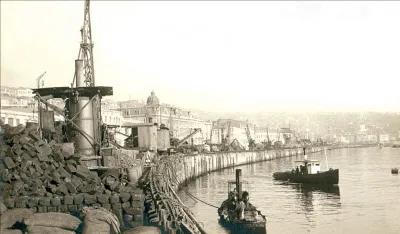 Malecón y grúas a vapor en Valparaíso — aprox. 1890–1930 | Chile de Ayer