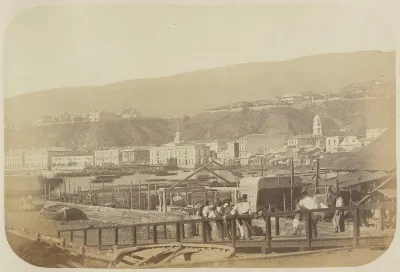 Puerto de Valparaíso con muelles y actividad portuaria — aprox. 1890–1930 | Chile de Ayer