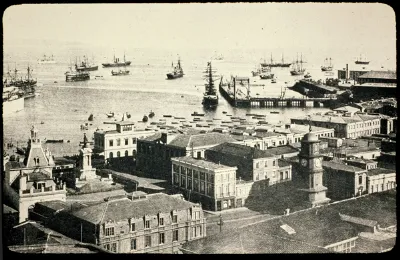 Puerto de Valparaíso con bahía y barcos anclados — aprox. 1890–1930 | Chile de Ayer