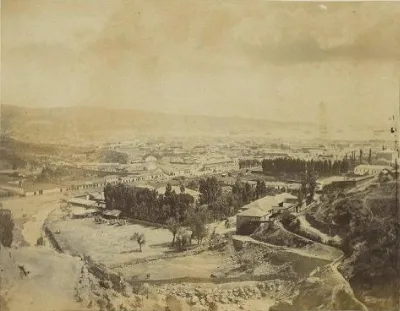 Panoramica sepia de Valparaiso desde un cerro con trama urbana extendida — aprox. 1890–1930 | Chile de Ayer