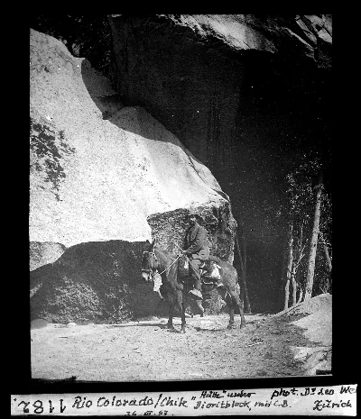 Jinete frente a un peñasco — aprox. 1897–1940 | Chile de Ayer