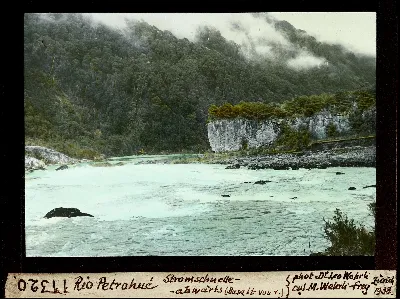 Rapidos del rio Petrohue aguas abajo con paredon rocoso, 1938 — aprox. 1938–1940 | Chile de Ayer