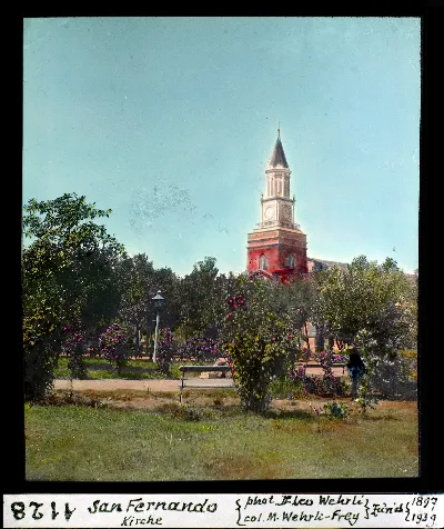 San Fernando, iglesia con plaza arbolada — aprox. 1897–1940 | Chile de Ayer