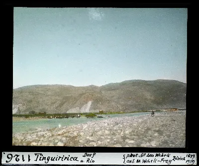 Valle del rio Tinguiririca con arreo de caballos cruzando el cauce — aprox. 1897–1940 | Chile de Ayer