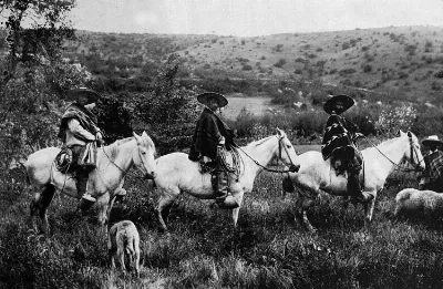 Vaqueros en la hacienda Las Arañas, hacia 1900 — aprox. 1900–1930 | Chile de Ayer