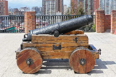 Cañón en el Cerro Santa Lucía, Santiago — aprox. 1880–1930 | Chile de Ayer