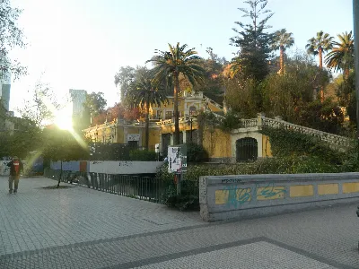 Entrada principal del Cerro Santa Lucía junto a la Alameda, Santiago — aprox. 1880–1930 | Chile de Ayer