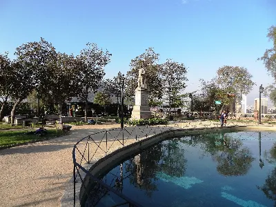 Cerro Santa Lucía con estanque reflectante y monumento — aprox. 1880–1930 | Chile de Ayer