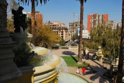 Fuente de Neptuno del Cerro Santa Lucía con vista al centro de Santiago — aprox. 1880–1930 | Chile de Ayer