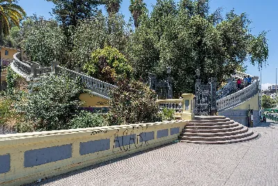 Entrada al Cerro Santa Lucía — aprox. 1880–1930 | Chile de Ayer
