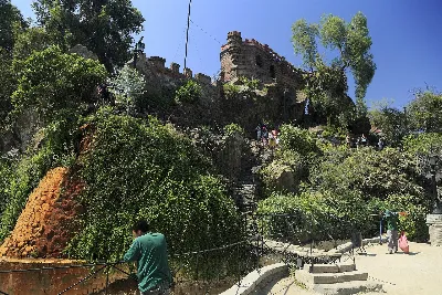 Subida desde la Plaza Pedro de Valdivia a la cima del Cerro Santa Lucía — aprox. 1880–1930 | Chile de Ayer