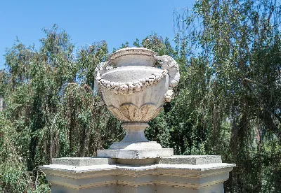 Jarrón ornamental blanco, Cerro Santa Lucía — aprox. 1880–1930 | Chile de Ayer