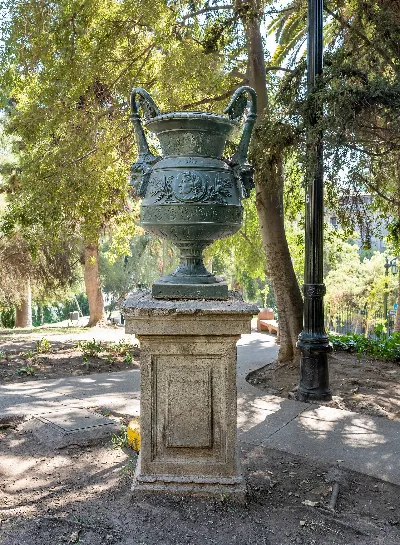 Jarrón ornamental, Cerro Santa Lucía — aprox. 1880–1930 | Chile de Ayer