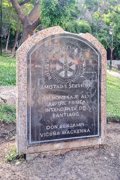 Monumento Rotary a Benjamín Vicuña Mackenna, Cerro Santa Lucía — aprox. 1880–1930 | Chile de Ayer