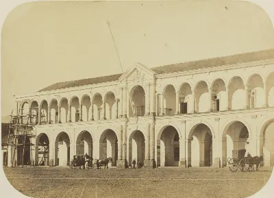 Plaza de Armas de Santiago de Chile, Portal Tagle (vereda Oriente). — aprox. 1869 | Chile de Ayer