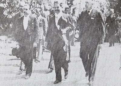 S.E llegando al cerro Santa Lucía a las ceremonias conmemorativas del Cuarto Centenario de Santiago — aprox. 1941 | Chile de Ayer