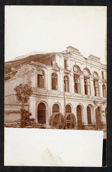 Edificio neoclásico destruido en Valparaíso tras el terremoto de 1906 — aprox. 1906 | Chile de Ayer