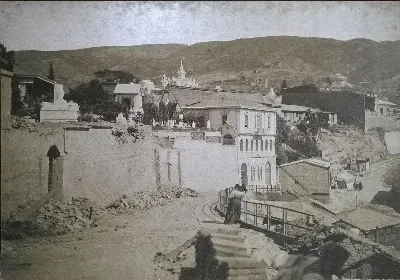 Vista exterior del cementerio protestante de Valparaíso luego del terremoto de 1906 — aprox. 1906 | Chile de Ayer