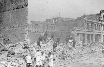 Limpieza de Escombros luego del Terremoto del 16 de agosto de 1906 en Valparaíso — aprox. 1906 | Chile de Ayer