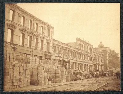 Calle con escombros y edificios dañados, Valparaíso 1906 — aprox. 1906 | Chile de Ayer