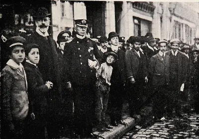 El intendente de Valparaíso junto al jefe de Plaza Luis Gómez Carreño después del Terremoto de Valparaíso de 1906 — aprox. 1906 | Chile de Ayer