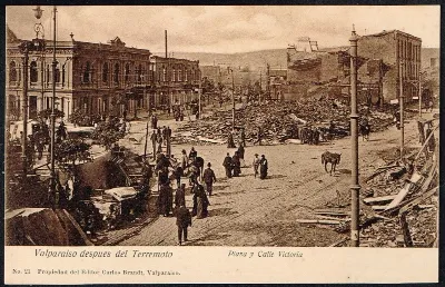Destrucción en Valparaíso desde calle Condell a Pedro Montt tras el terremoto de 1906 — aprox. 1906 | Chile de Ayer