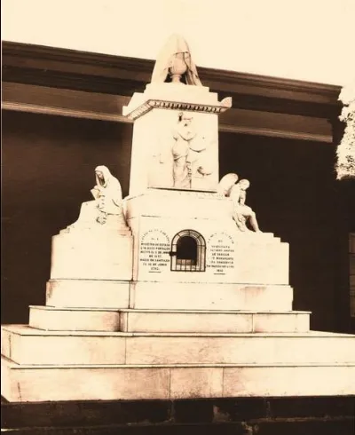 Mausoleo del corazón de Diego Portales en Valparaíso — aprox. 1906 | Chile de Ayer