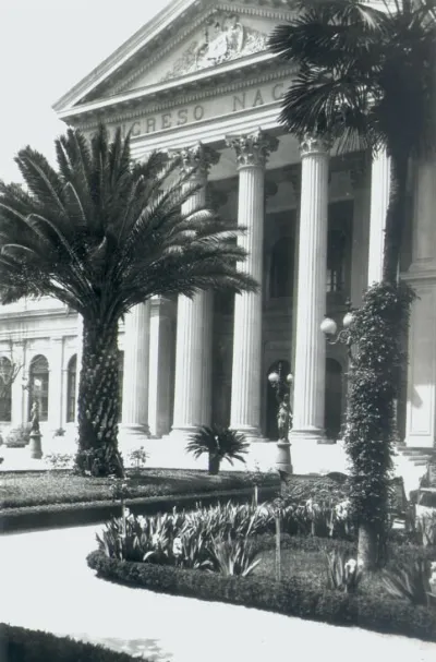 Edificio del Congreso Nacional de Chile en Santiago, hacia 1920 — aprox. 1920 | Chile de Ayer