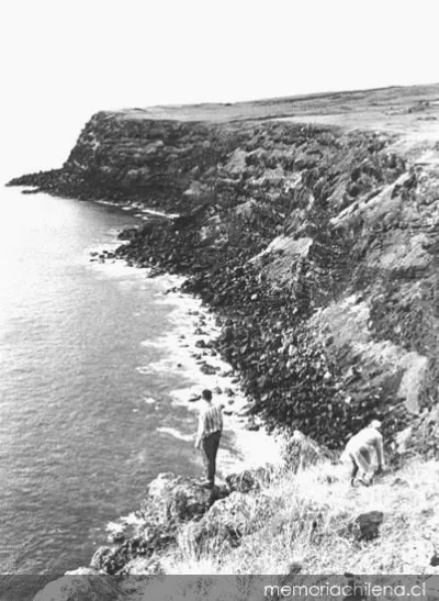 Acantilados de Isla de Pascua, hacia 1888 — 1888 | Chile de Ayer