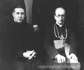 Alberto Hurtado Cruchaga con monseñor Manuel Larraín Errázuriz, en el 25 aniversario de su episcopado, 1948 — 1948 | Chile de Ayer
