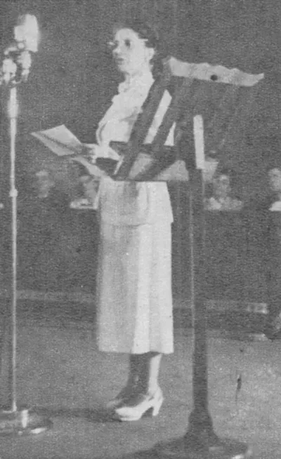 Amanda Labarca, pedagoga, en ceremonia de promulgación del derecho a sufragio femenino, enero 1949 — 1949 | Chile de Ayer