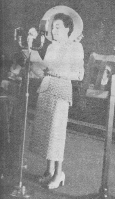 Ana Figueroa, presidenta de FECHIF, en ceremonia de promulgación del derecho a sufragio femenino, enero 1949 — 1949 | Chile de Ayer