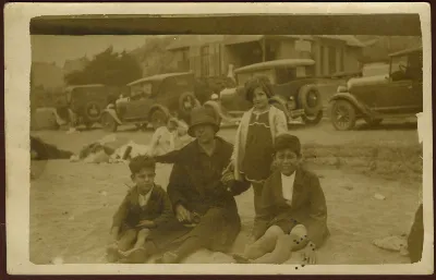 Celia Urrutia, José y Baldomero Guerra Urrutia: El Quisco — 1890 | Chile de Ayer