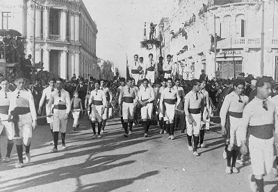 Desfile de normalistas, hacia 1920 — 1920 | Chile de Ayer