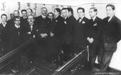 Diego Dublé Urrutia junto a Sergio Vera, Humberto Allende, Alfonso Leng, Eduardo Barrios, Joaquín Edwards Bello, Jorge Huneus, Pedro Ortiz de Zárate, Raúl Silva Castro y Hugo Silva, 14 de julio de 1925 — 1925 | Chile de Ayer