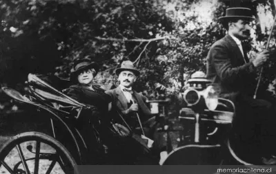 Diego Dublé Urrutia junto a su madre en Buenos Aires, 1917 — 1917 | Chile de Ayer