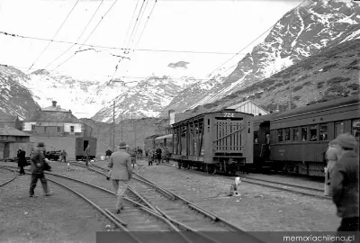 Estación del Ferrocarril Trasandino en la Cordillera de Los Andes, 1940 — 1940 | Chile de Ayer