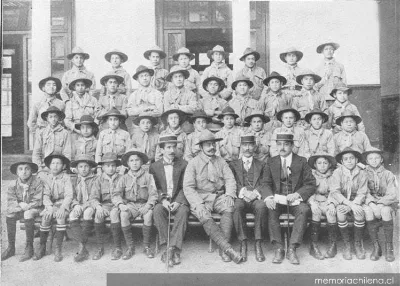 Grupo de boy scouts del Instituto Nacional, 1913 — 1913 | Chile de Ayer