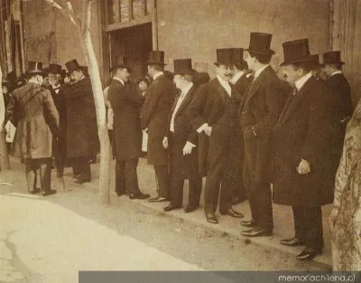 Grupo de hombres con sombrero en Viña del Mar, 1914 — 1914 | Chile de Ayer