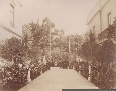 Entrada principal del Parque Municipal de Valparaíso, hacia 1890 — 1890 | Chile de Ayer