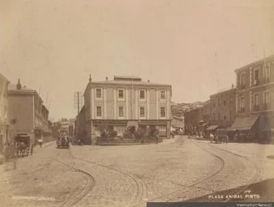 Plaza Aníbal Pinto, hacia 1890 — 1890 | Chile de Ayer