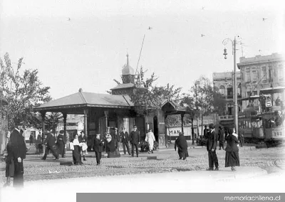 La garita de la Estación Mapocho en Santiago, hacia 1900 — 1900 | Chile de Ayer