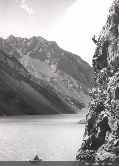 Laguna del Inca en la Cordillera de los Andes, 1930 — 1930 | Chile de Ayer