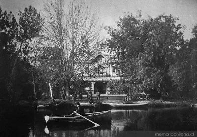 Laguna y restaurante en el Parque Cousiño, Santiago, 1913 — 1913 | Chile de Ayer