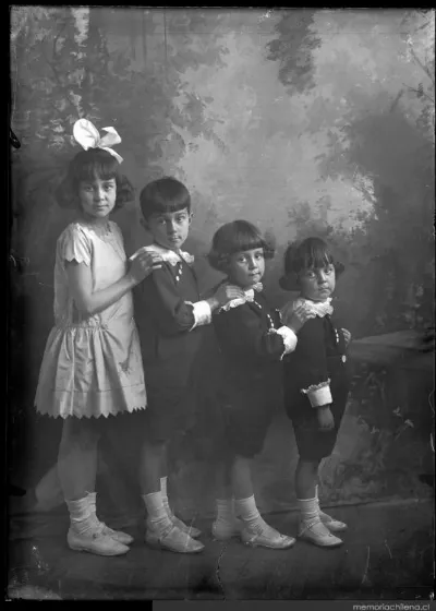 Niños, hacia 1880 — 1880 | Chile de Ayer