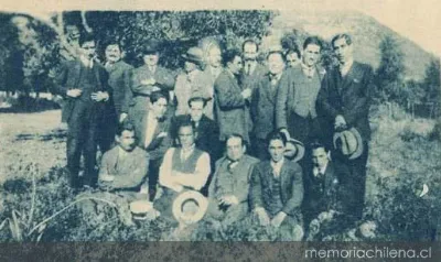 Profesores del Liceo Valentín Letelier en despedida a Carlos Mondaca, hacia 1900 — 1900 | Chile de Ayer